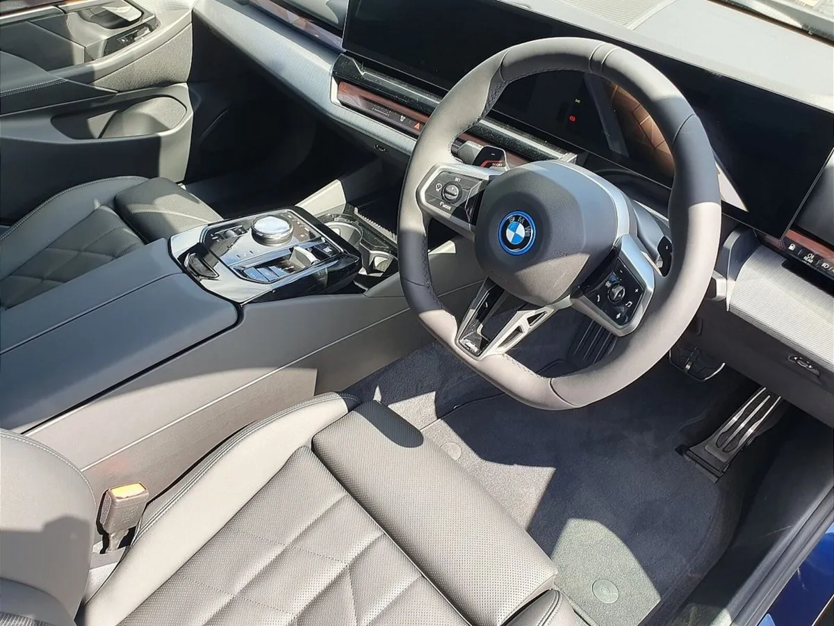 BMW 5-Series 530e M Sport Saloon - Image 6