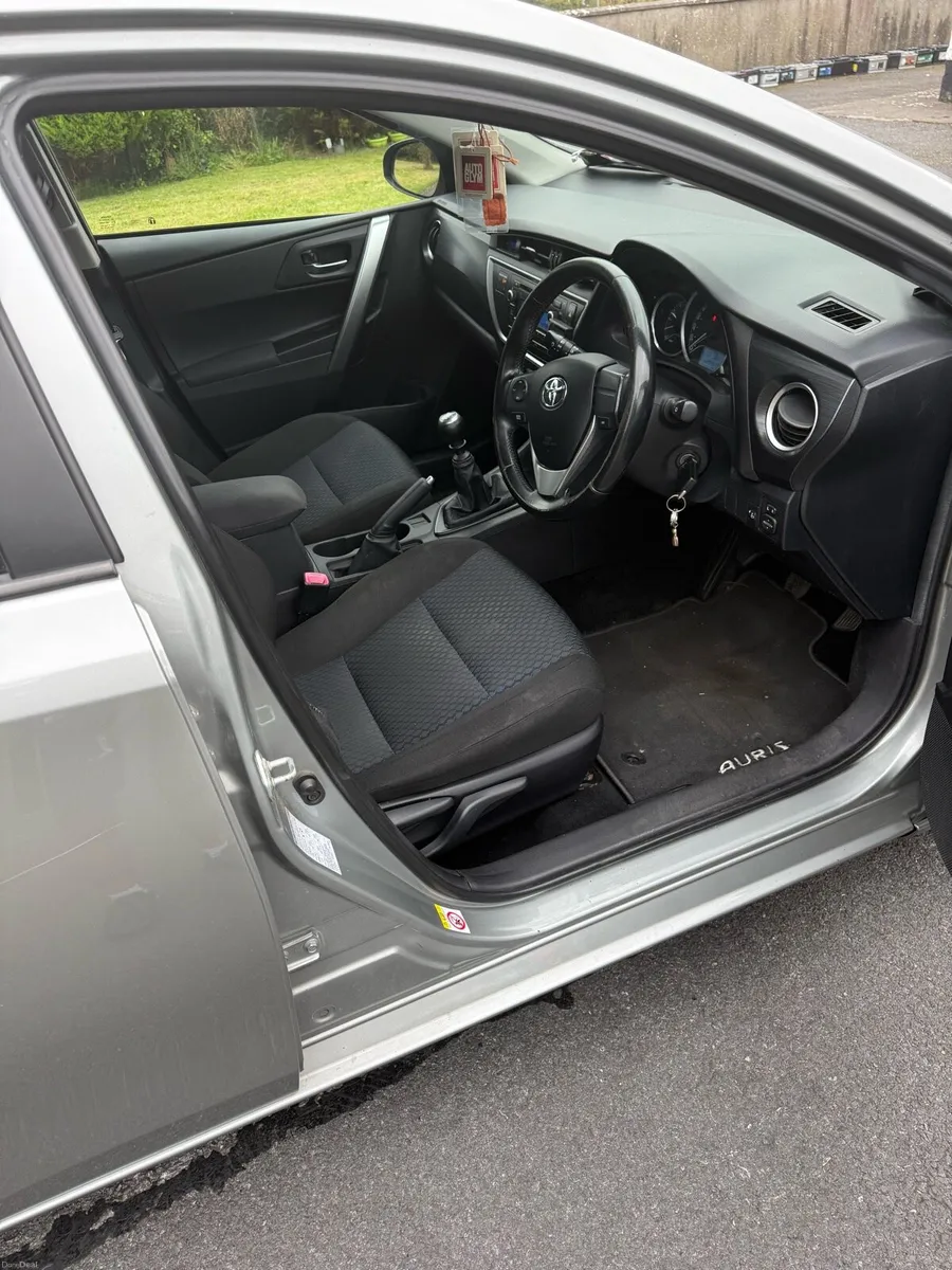 2015 Toyota auris for sale - Image 5