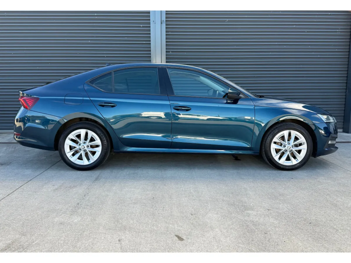 Skoda Octavia AMBITION 1.0 TSI 110bho ** REVERSE C - Image 3
