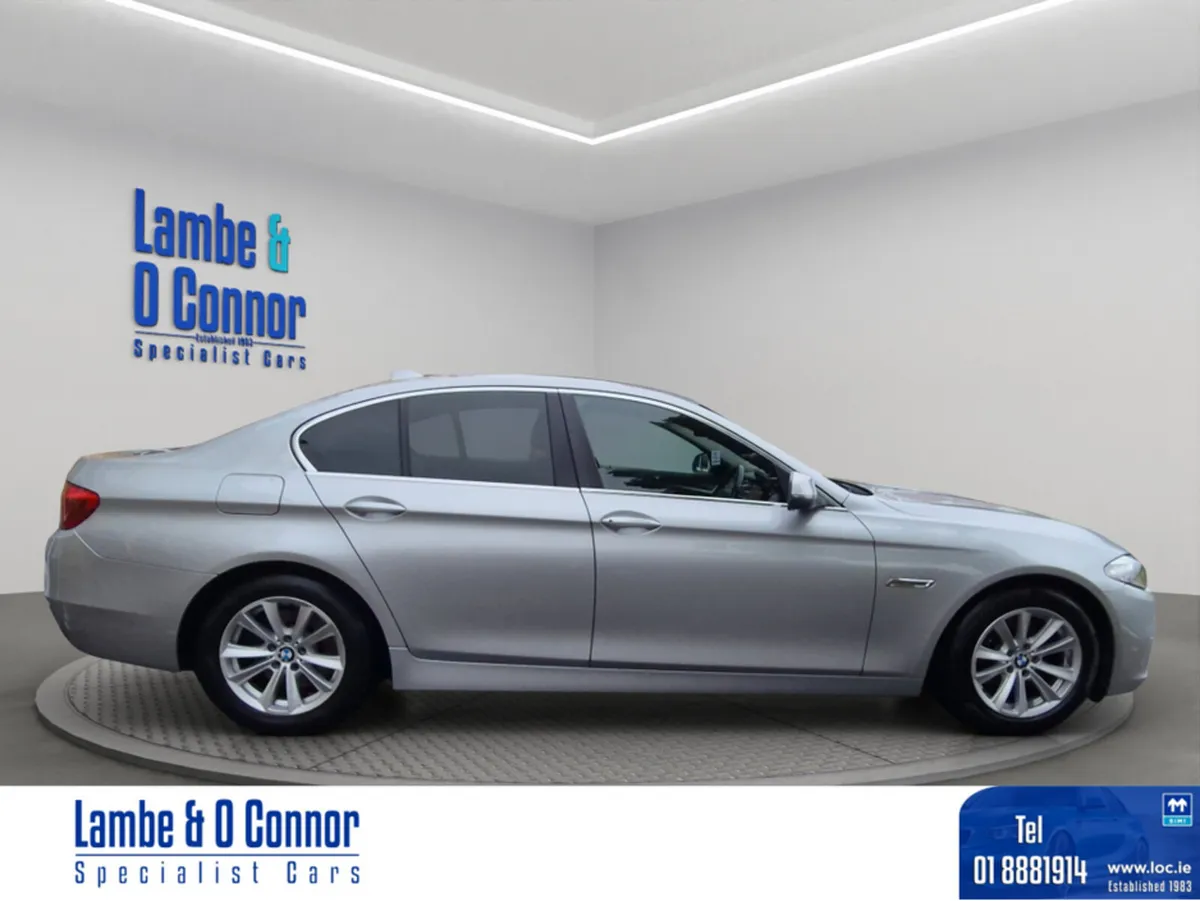 BMW 5-Series 520d SE AUTOMATIC **** SILVER / BLACK - Image 2
