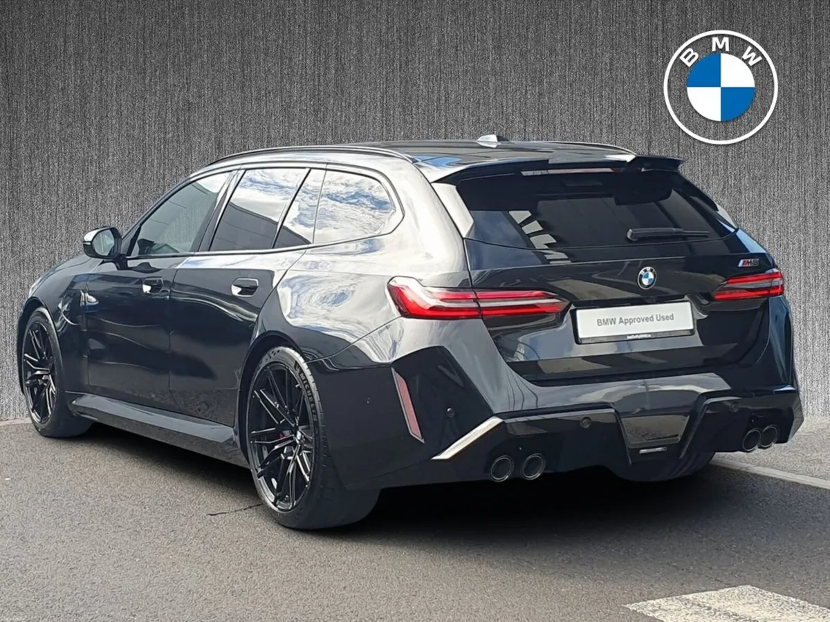 BMW M5 Touring - Image 2