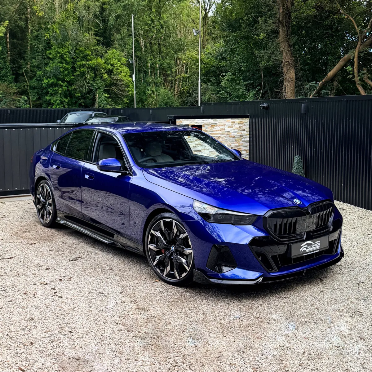 2026 (261) BMW 530e M SPORT PRO *INDIVIDUAL - Image 1