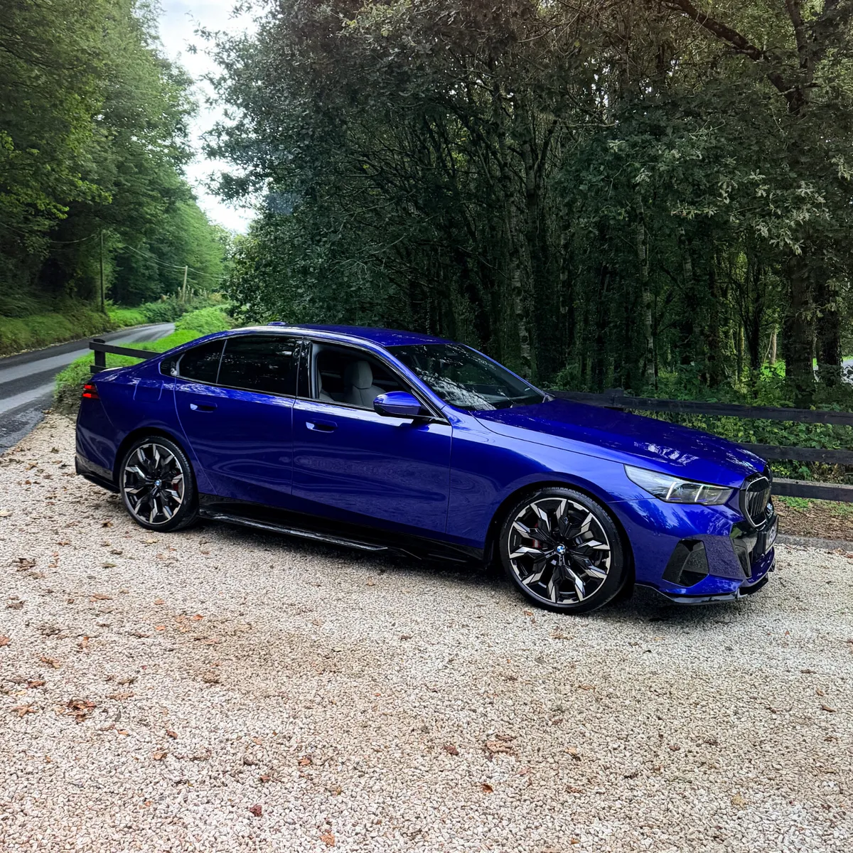 2026 (261) BMW 530e M SPORT PRO *INDIVIDUAL - Image 6