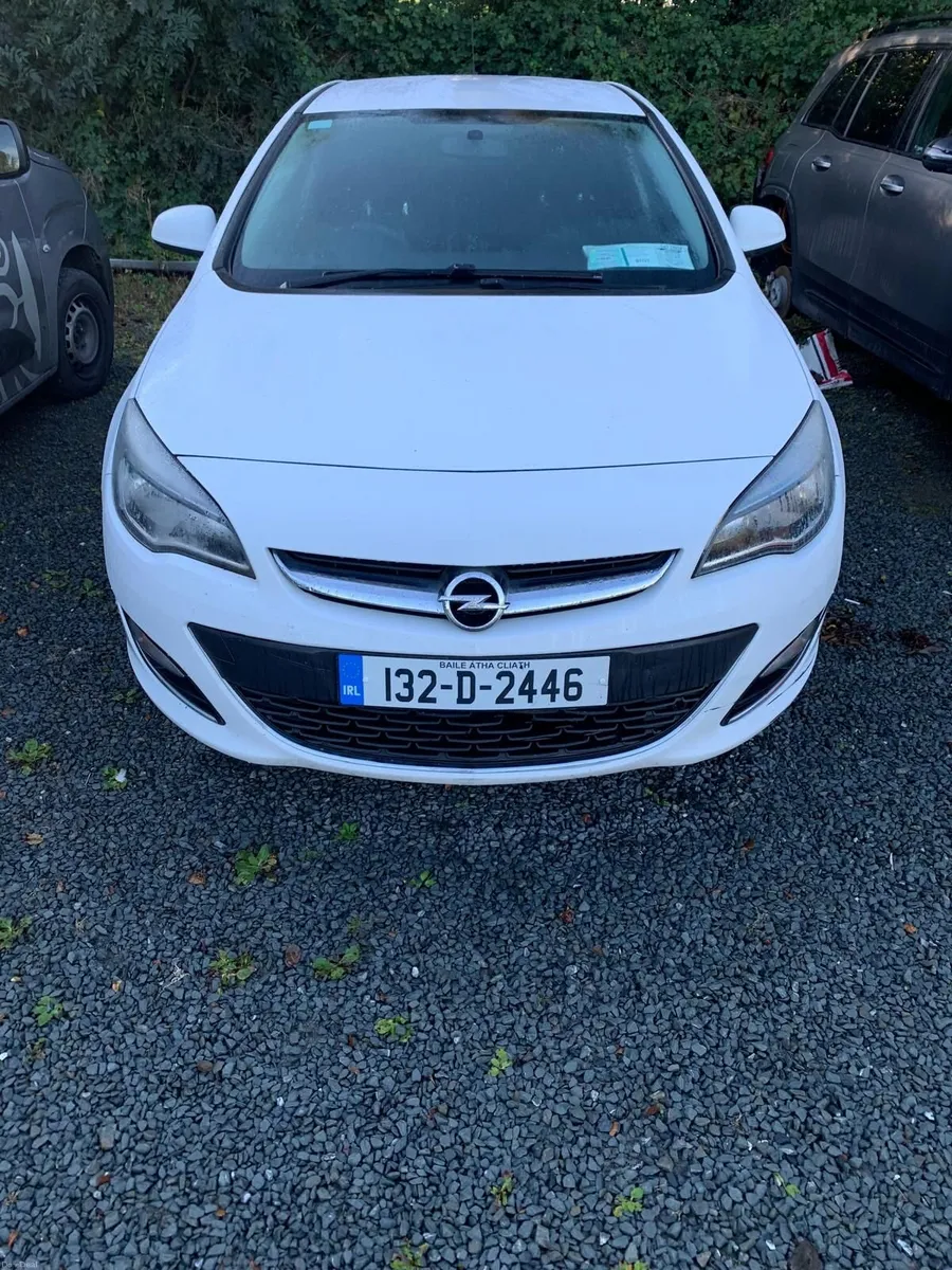 Opel Astra 2013 - Image 1