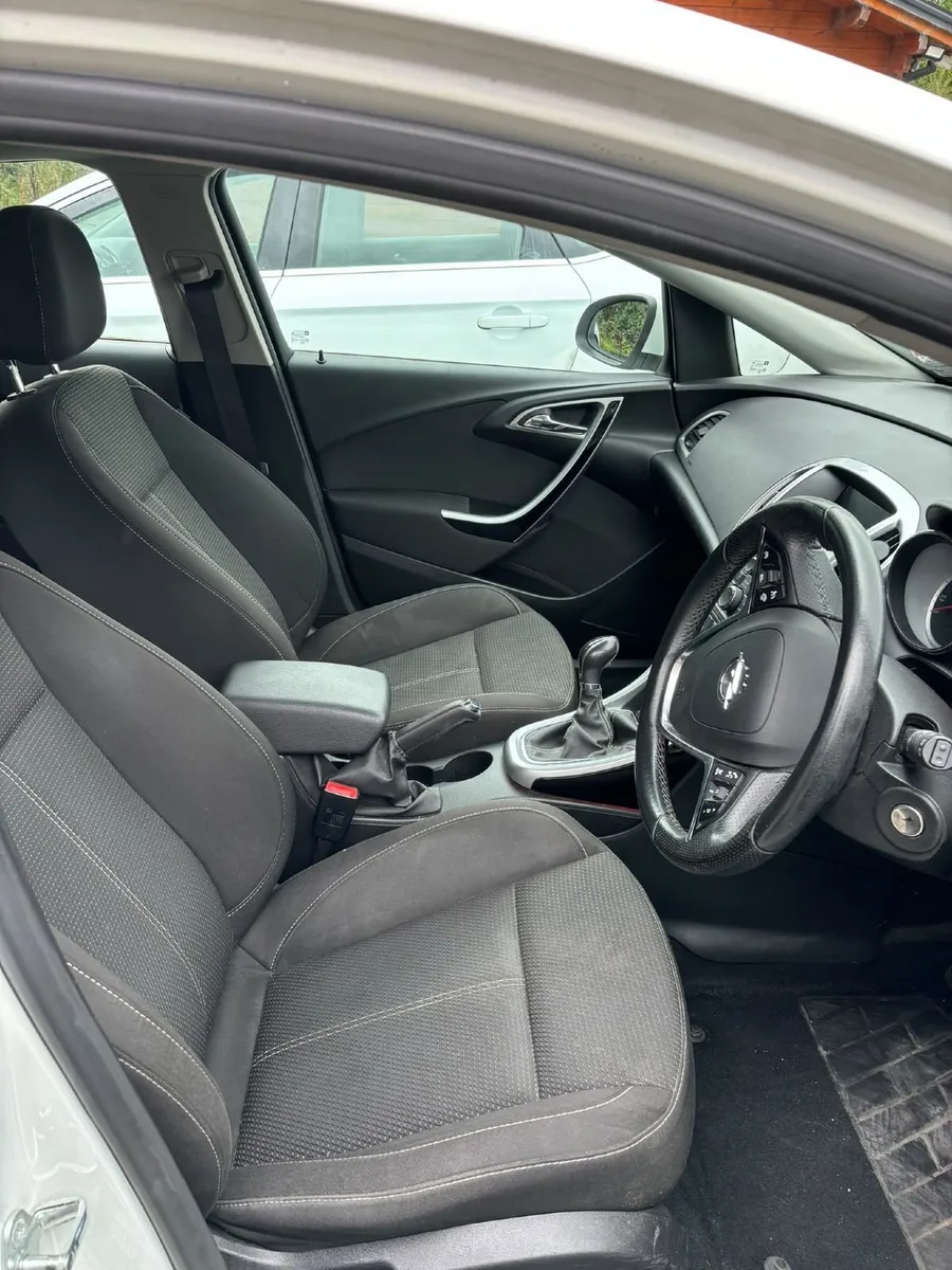 Opel Astra 2013 - Image 4