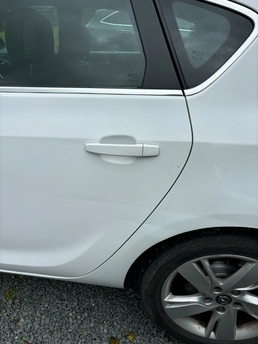 Opel Astra 2013 - Image 5