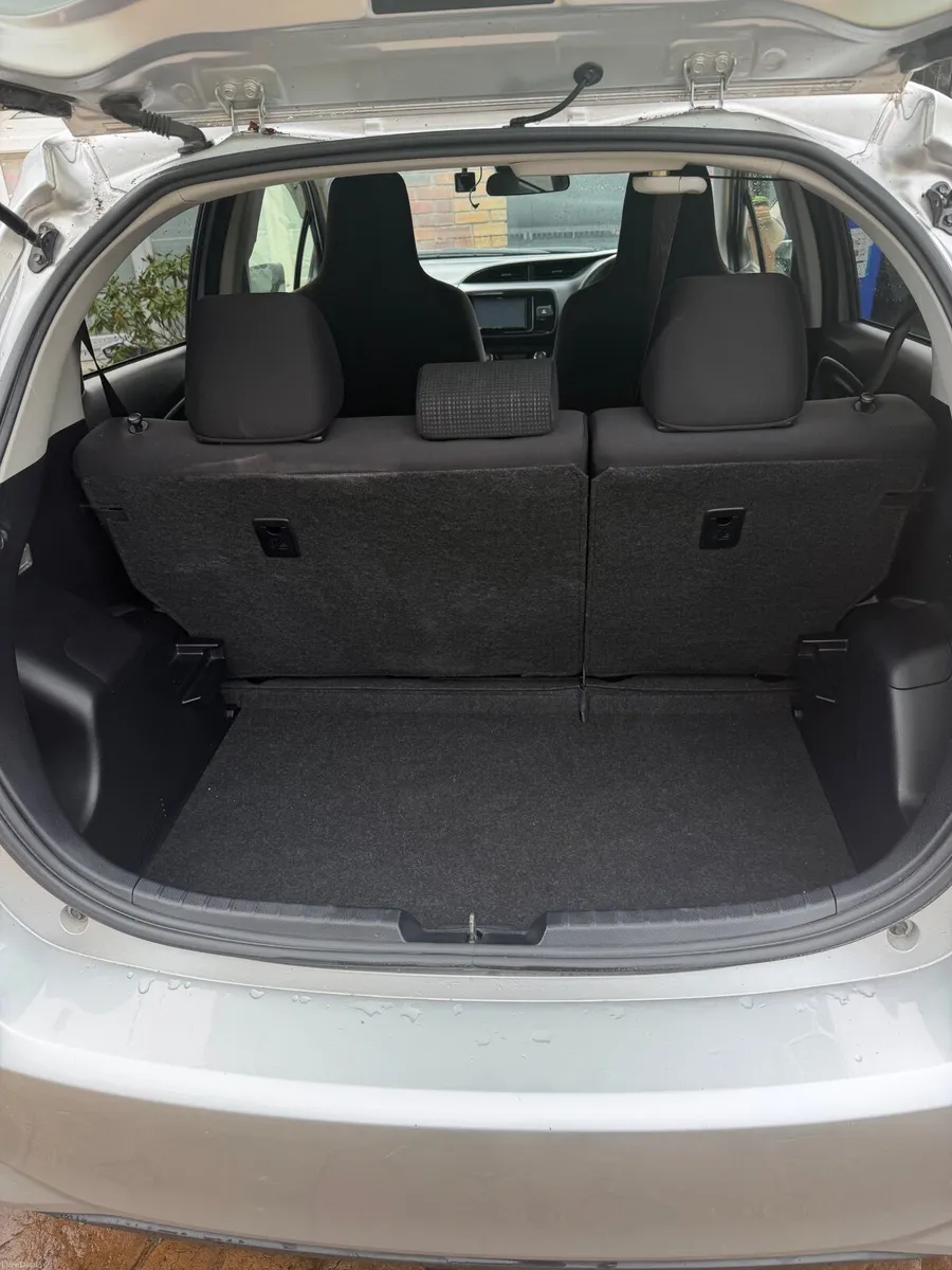 Toyota Vitz 2017 self charging hybrid - Image 3