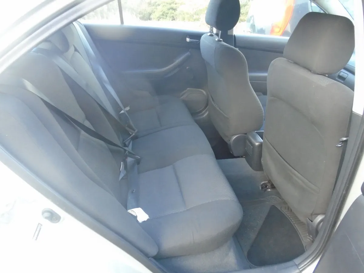 Toyota Avensis 2004 - Image 5