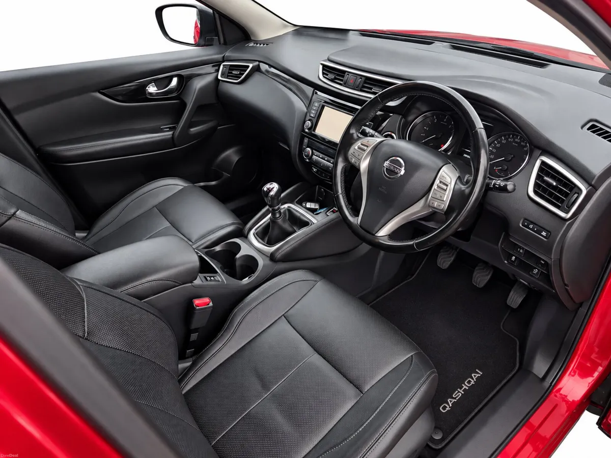 Nissan Qashqai SV Premium Panroof - Image 6