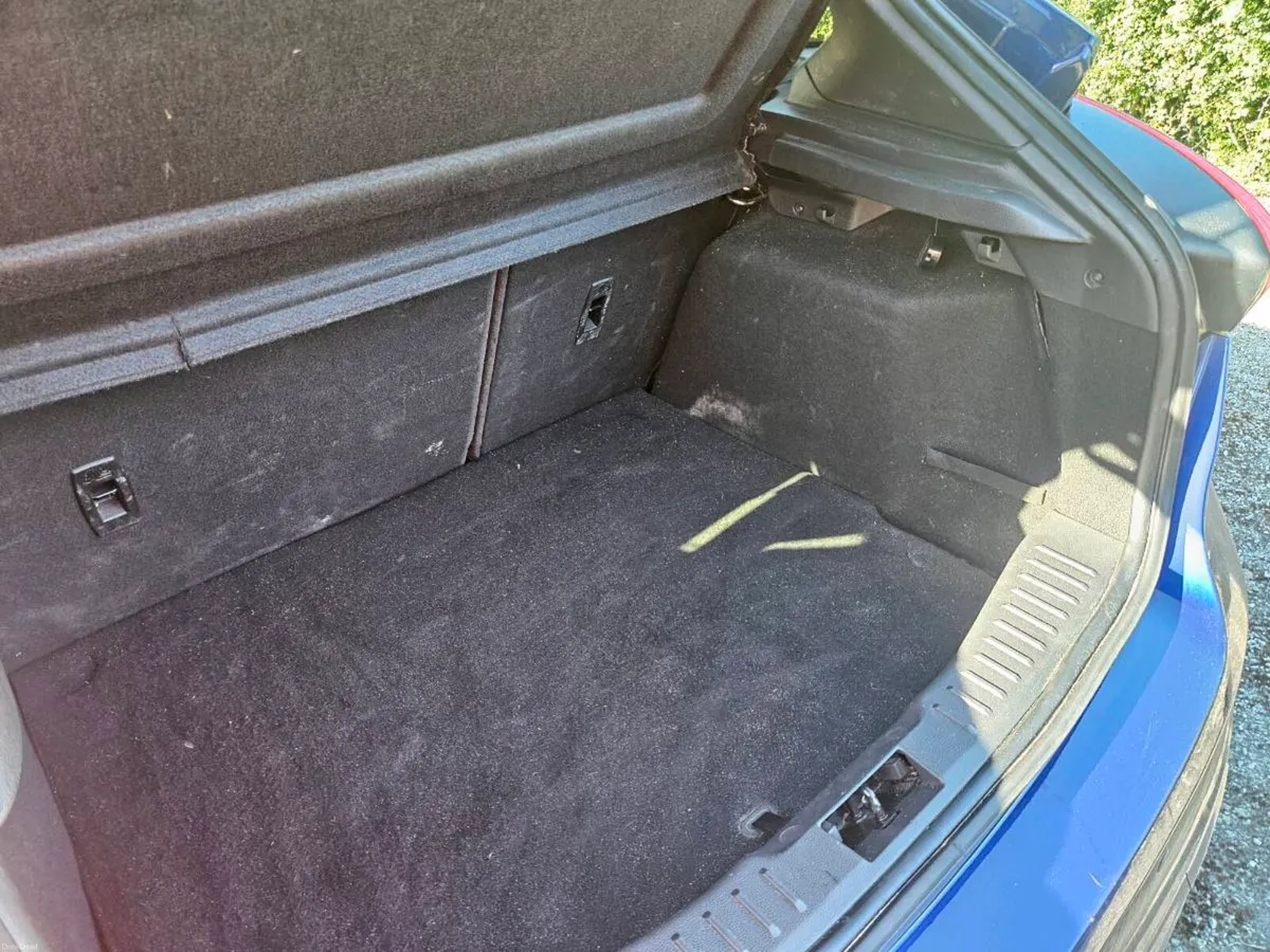 Car - Image 2