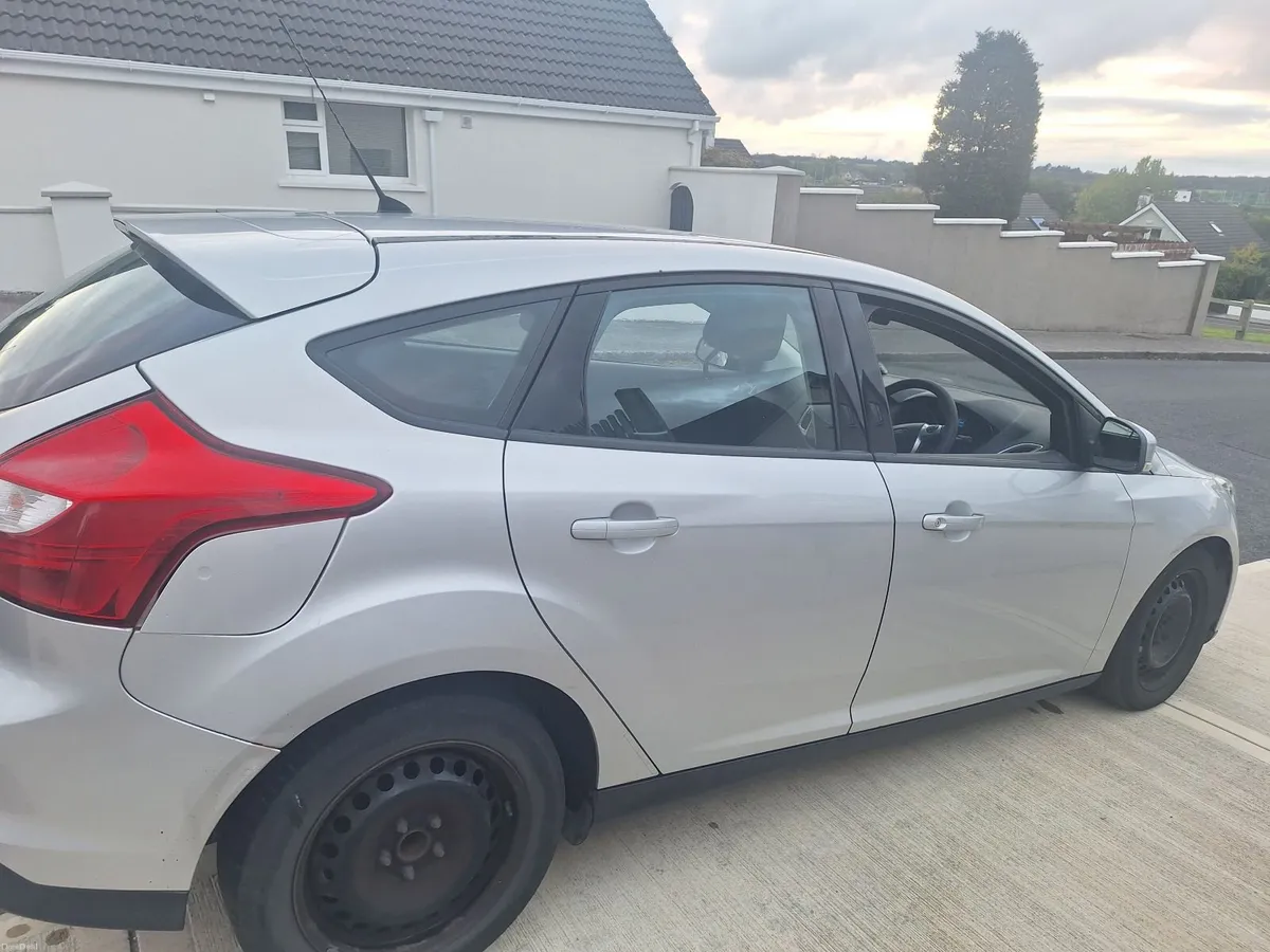 Ford Focus 2013 - Image 2