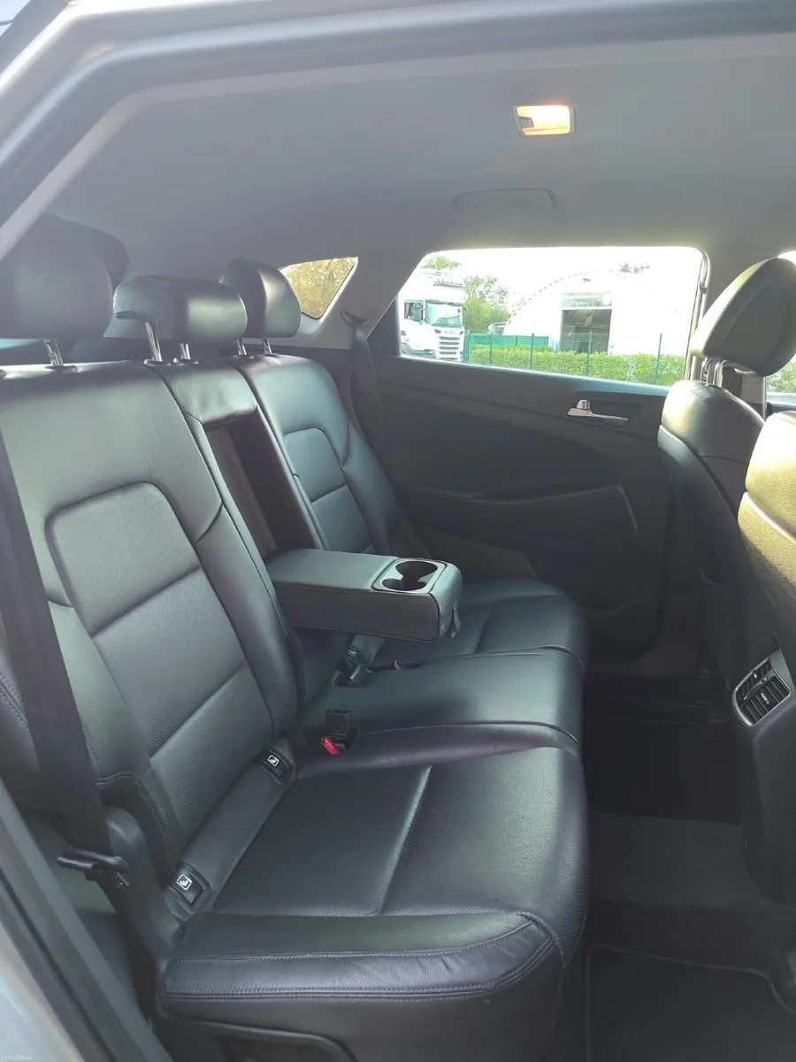 Hyundai Tucson Executive 2018. Leather seats - Image 3