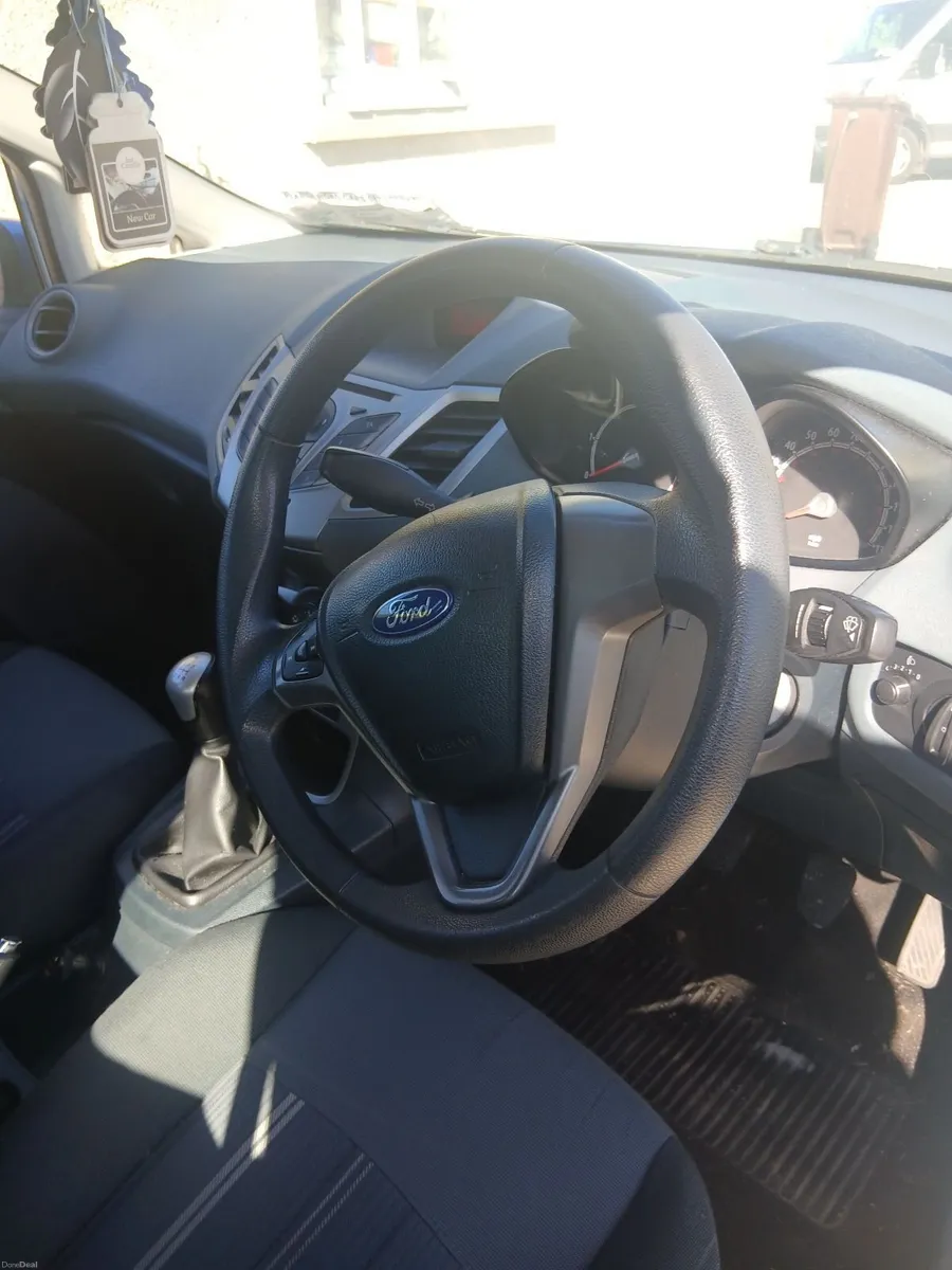 Ford Fiesta 2009 - Image 2