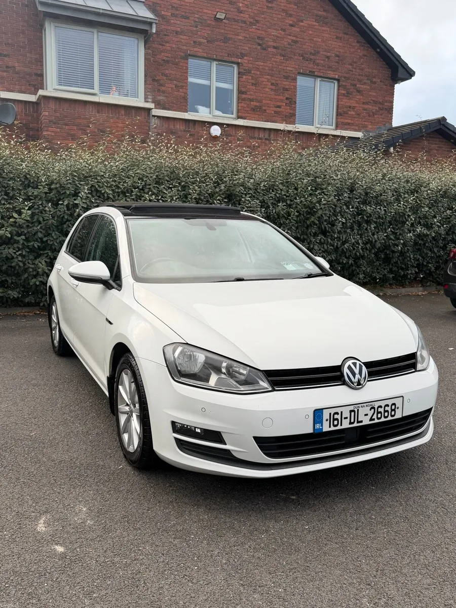2016 Volkswagen Golf Automatic*Panoramic Sunroof* - Image 2