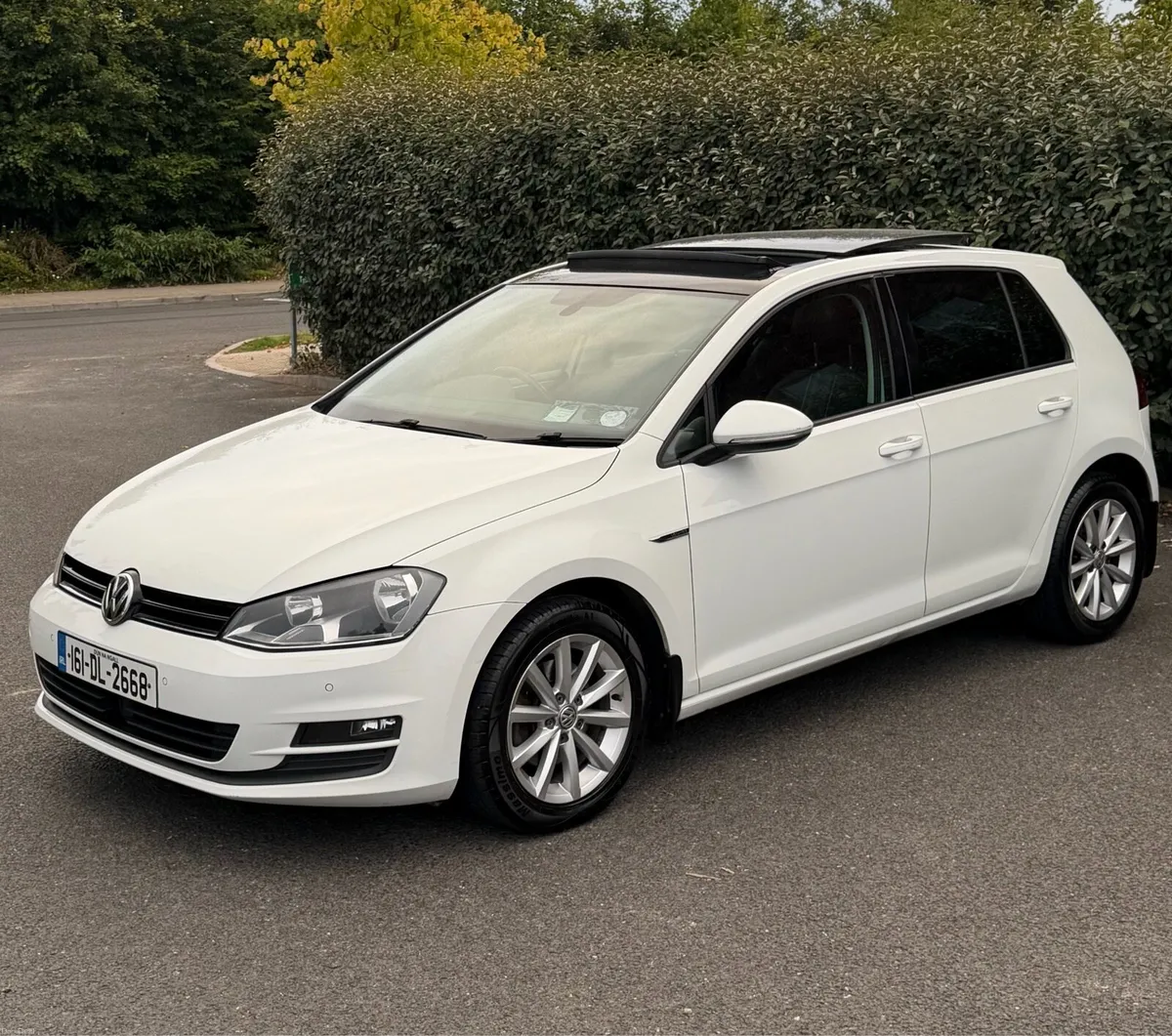 2016 Volkswagen Golf Automatic*Panoramic Sunroof* - Image 4
