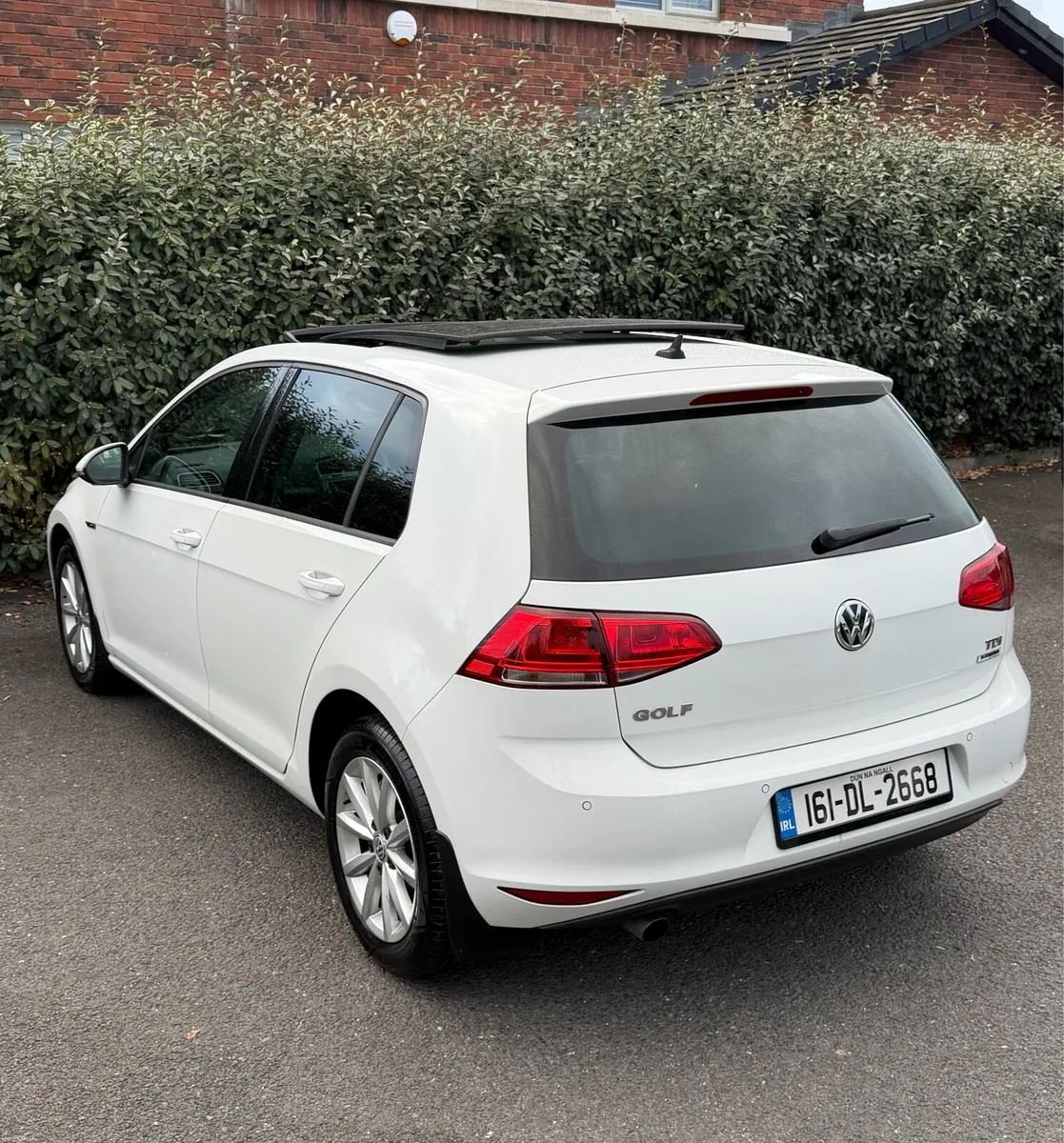 2016 Volkswagen Golf Automatic*Panoramic Sunroof* - Image 6