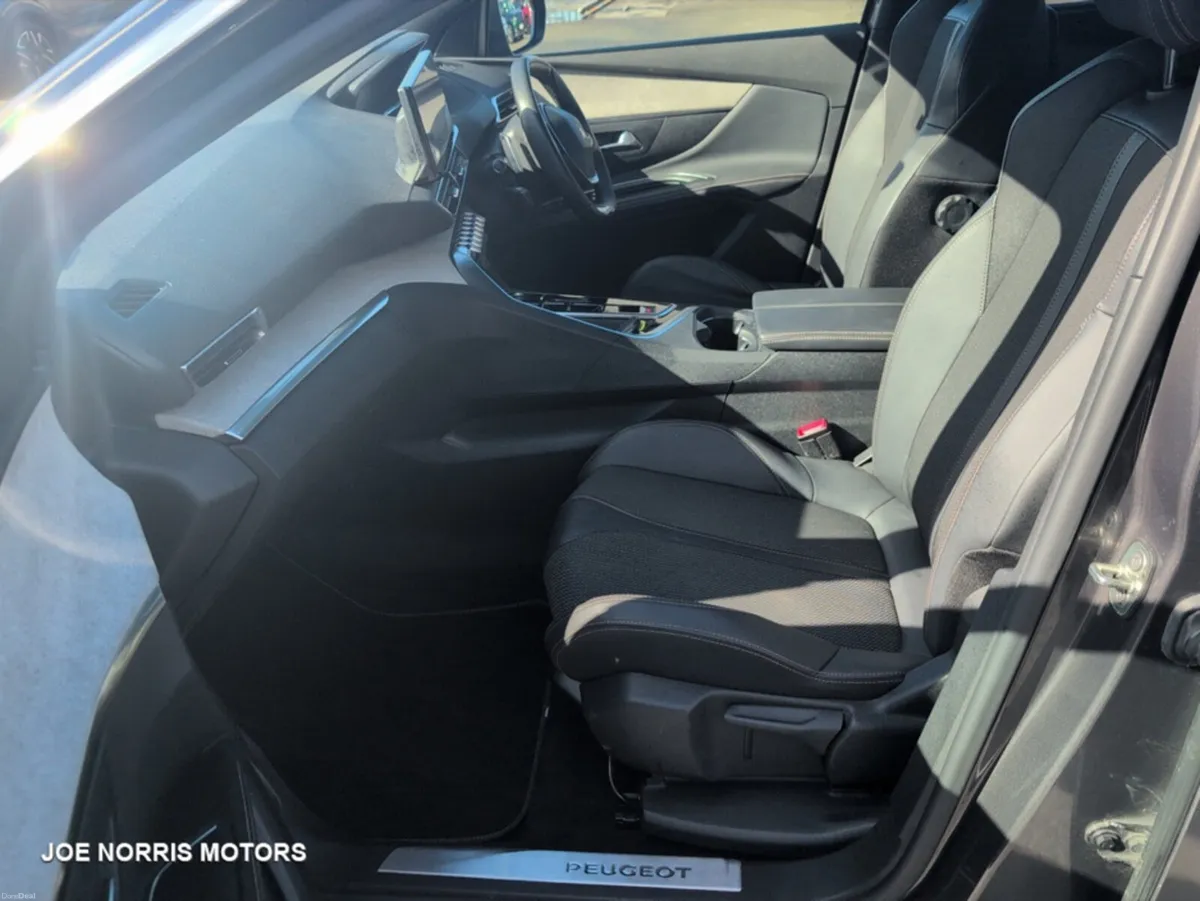 Peugeot 5008 GT 1.2 MHEV 136 - Image 2