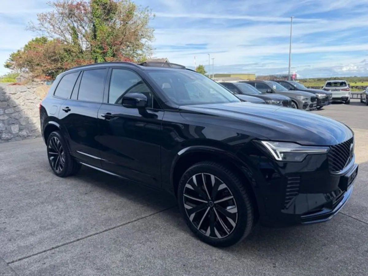 Volvo XC90 T8 ULTRA DARK AWD - Image 5