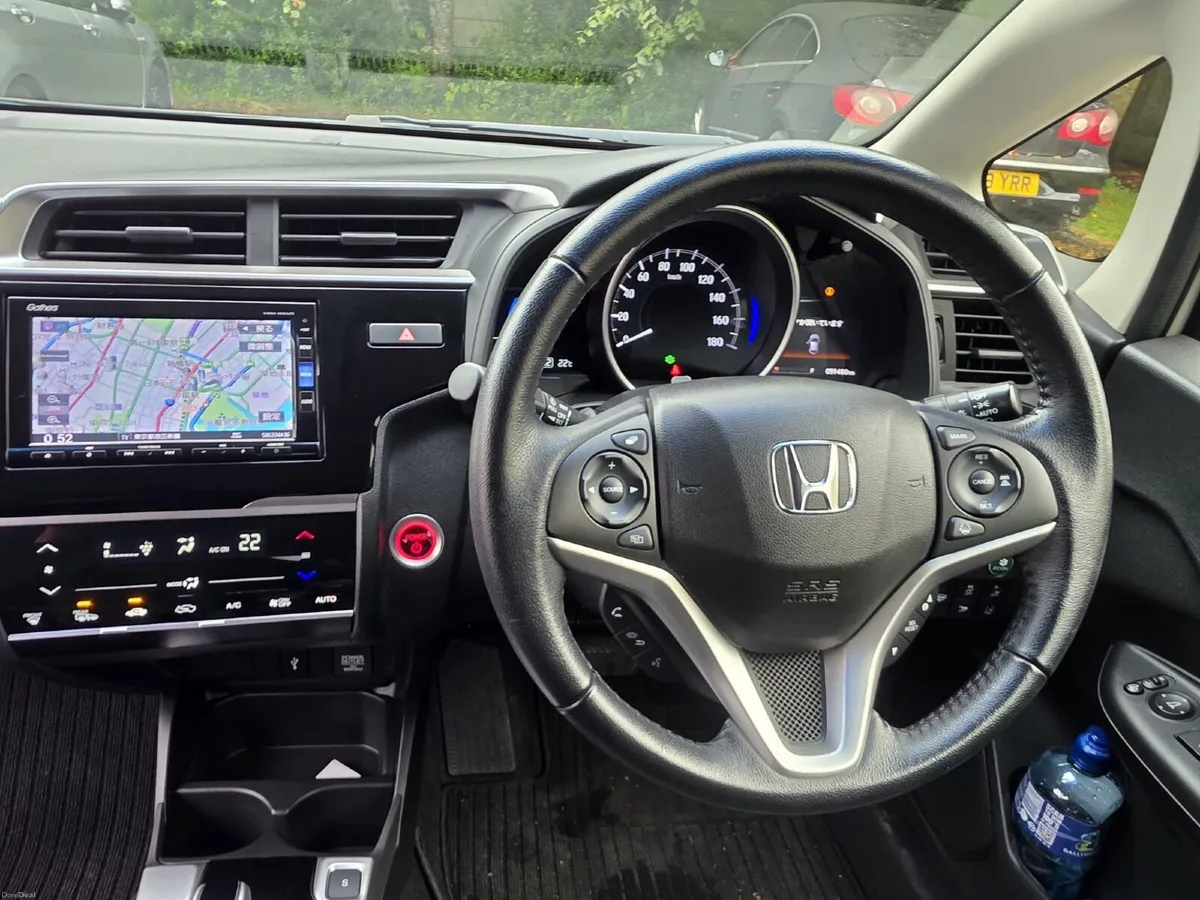 Honda Fit 2017 auto hybrid - Image 2