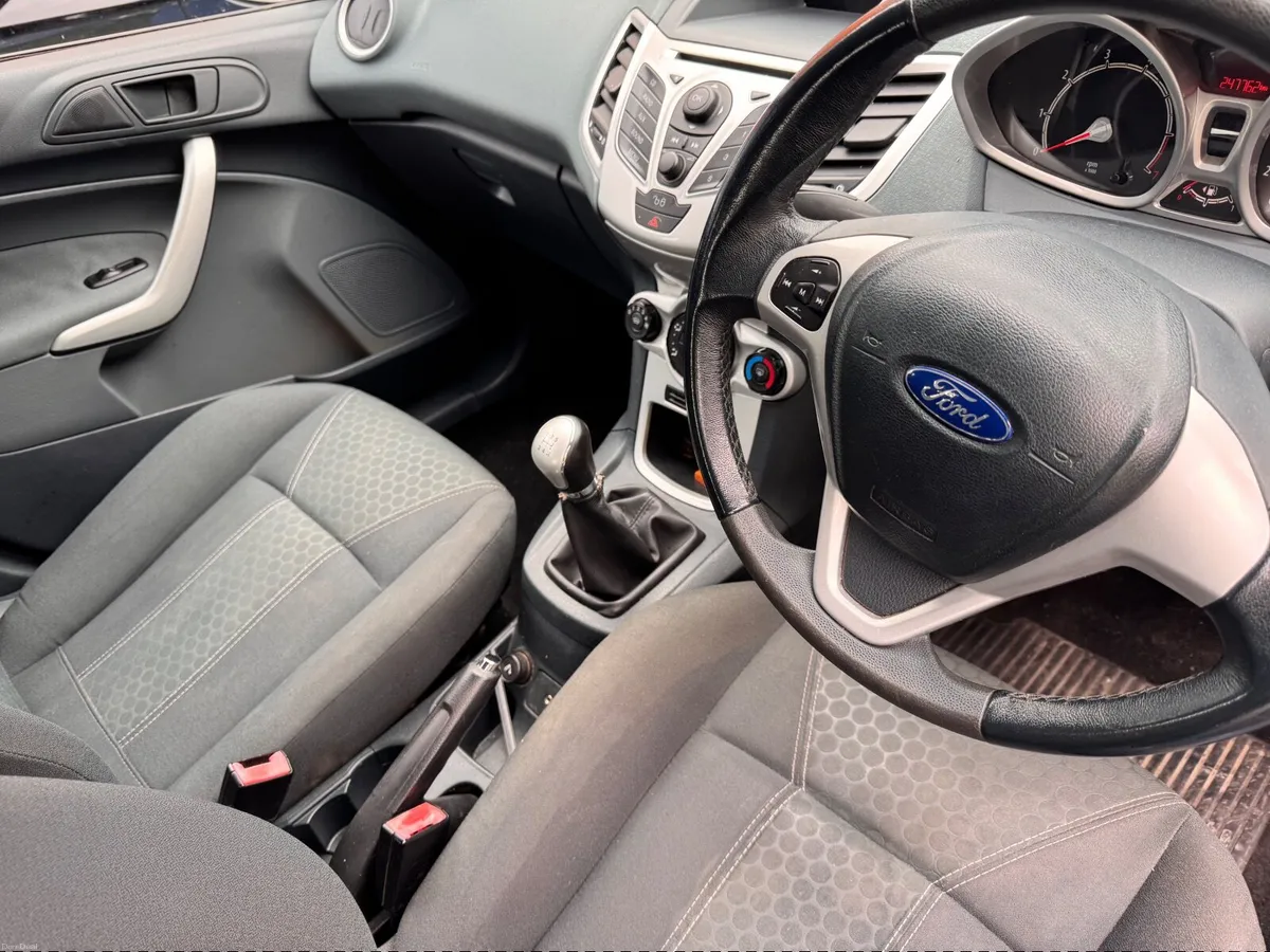 Ford Fiesta 2009 - Image 2