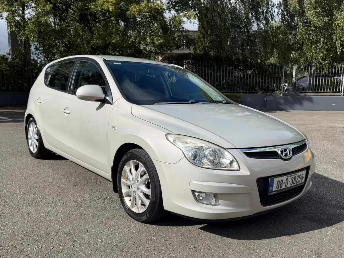 Hyundai i30 1.4 petrol deluxe - Image 1