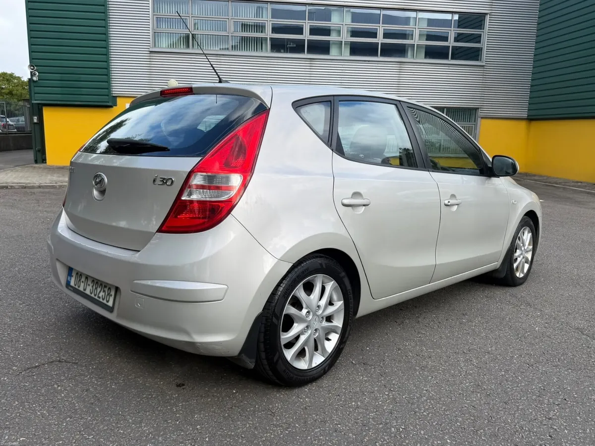 Hyundai i30 1.4 petrol deluxe - Image 2