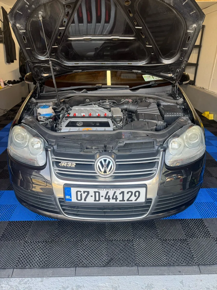 Volkswagen Golf R32 - Image 3