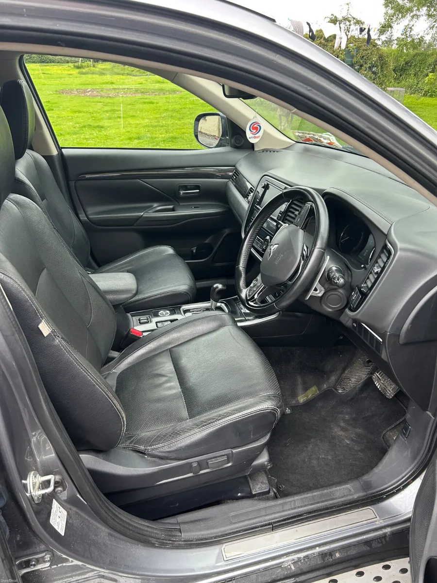 Mitsubishi Outlander 2018 huge spec 2.3L 4 wd - Image 5