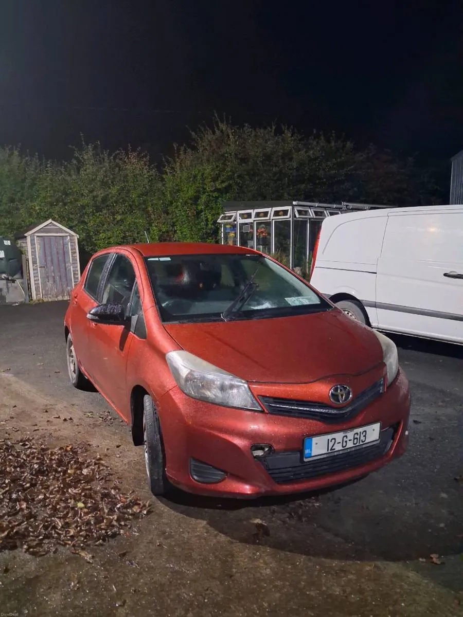 2012 Toyota yaris - Image 1
