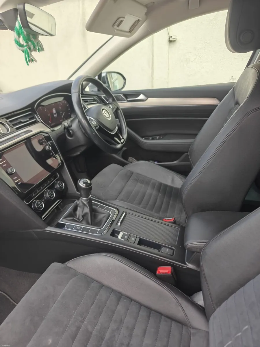 2020 Volkswagen Passat Highline - Image 5