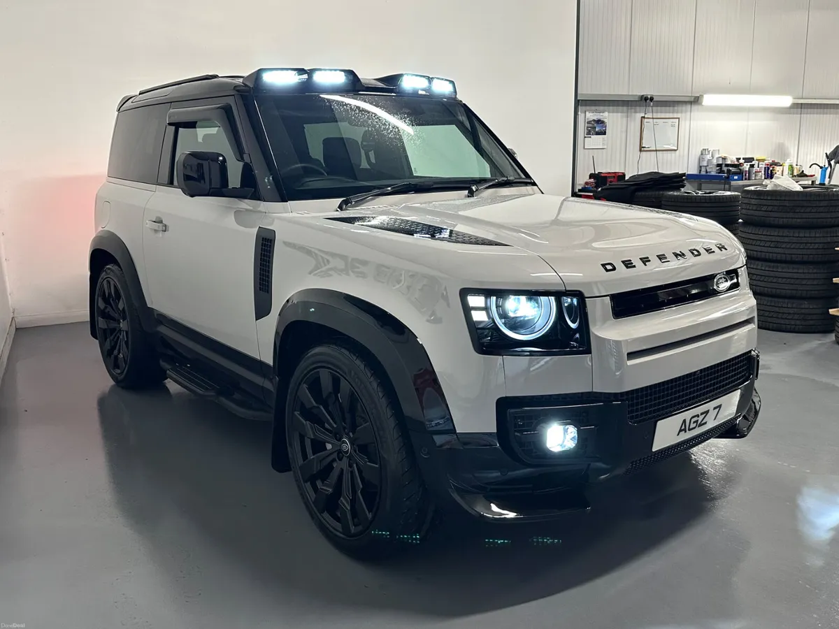 2026 Land Rover Defender 90 D350 X-Dynamic HSE - Image 4