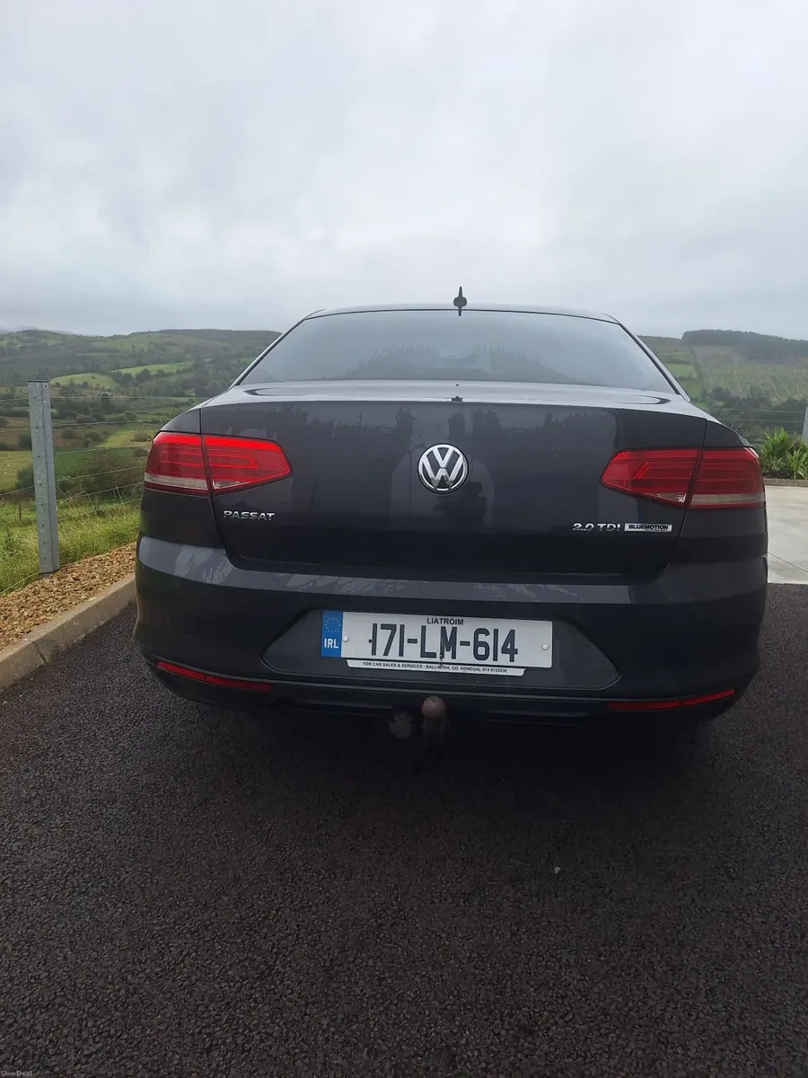 Volkswagen Passat 2017 - Image 2