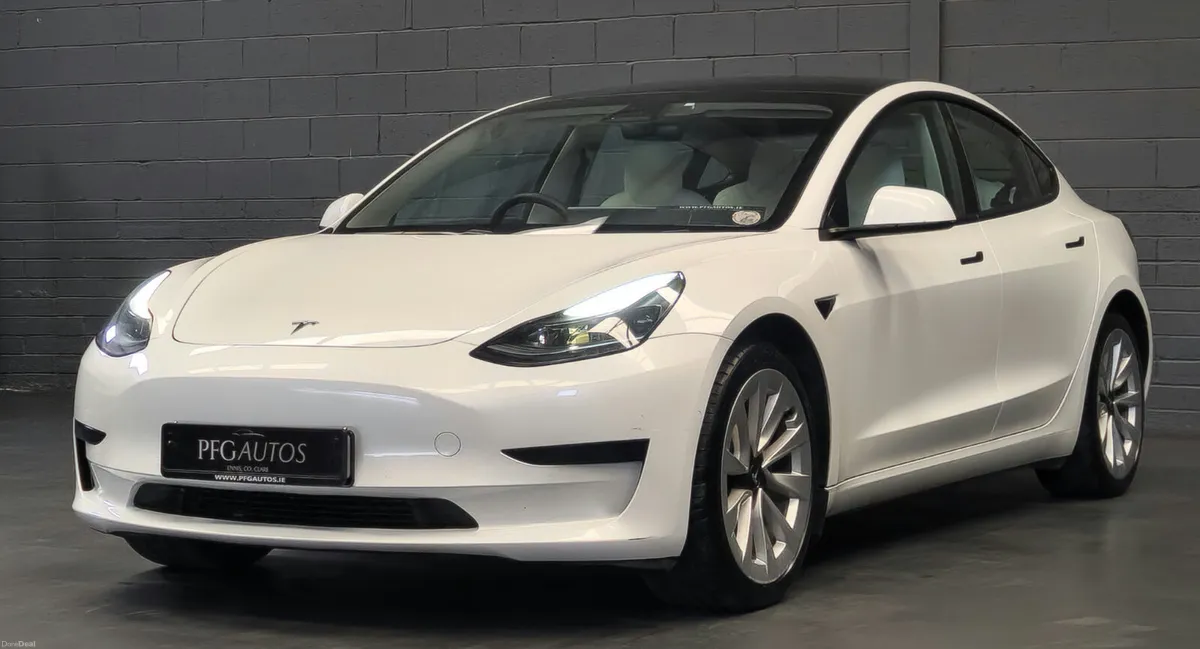 22  Model 3 - Image 6