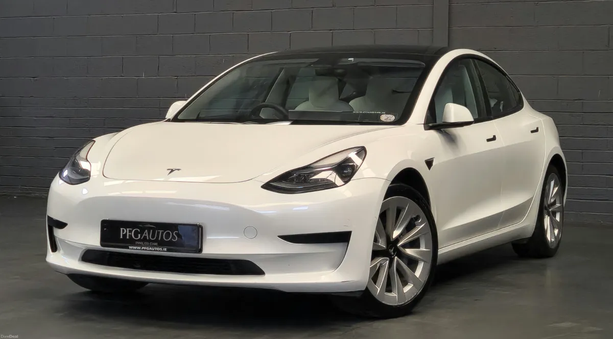 22  Model 3 - Image 5