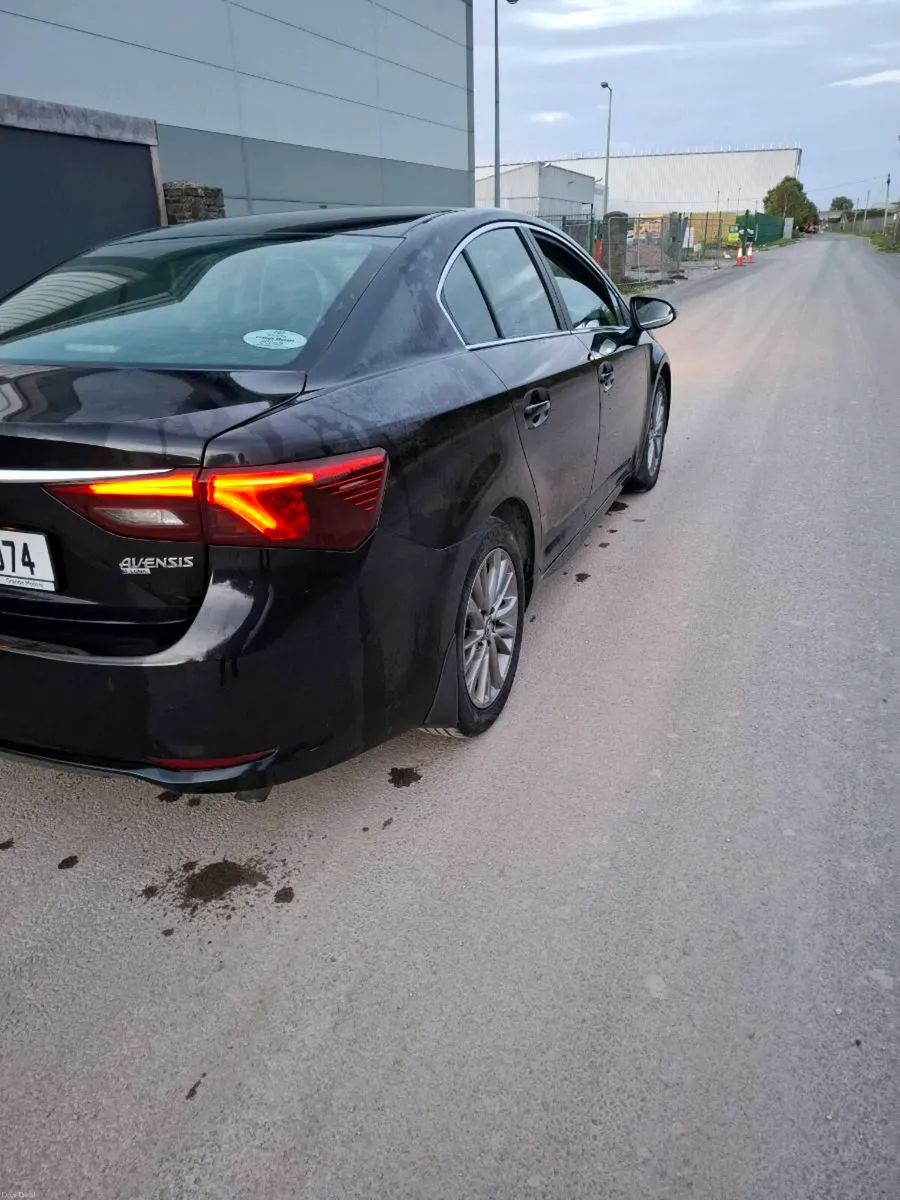 Toyota avensis 2016 diesel - Image 4