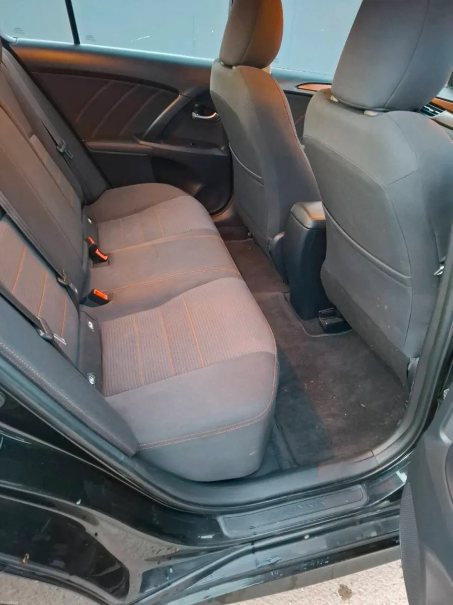 Toyota avensis 2016 diesel - Image 6
