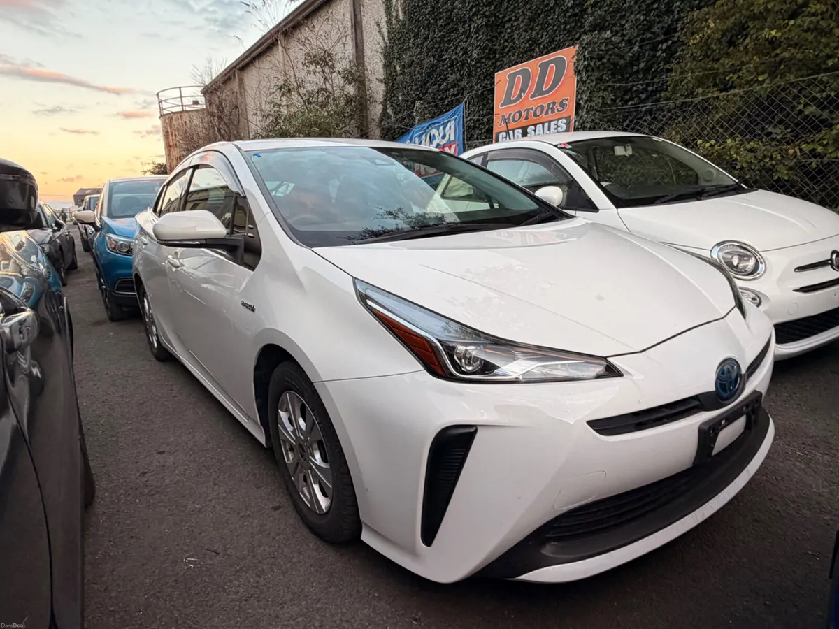 Toyota Prius 2019 SELF CHARGING HYBRID - Image 2