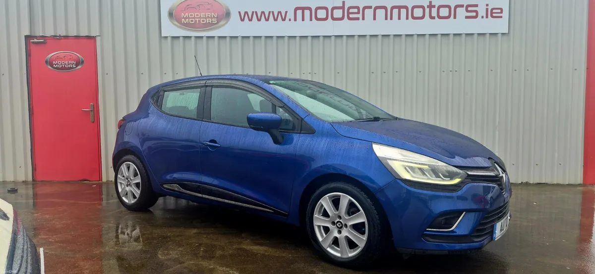 Renault Clio automatic 1.2petrol expression low km - Image 1