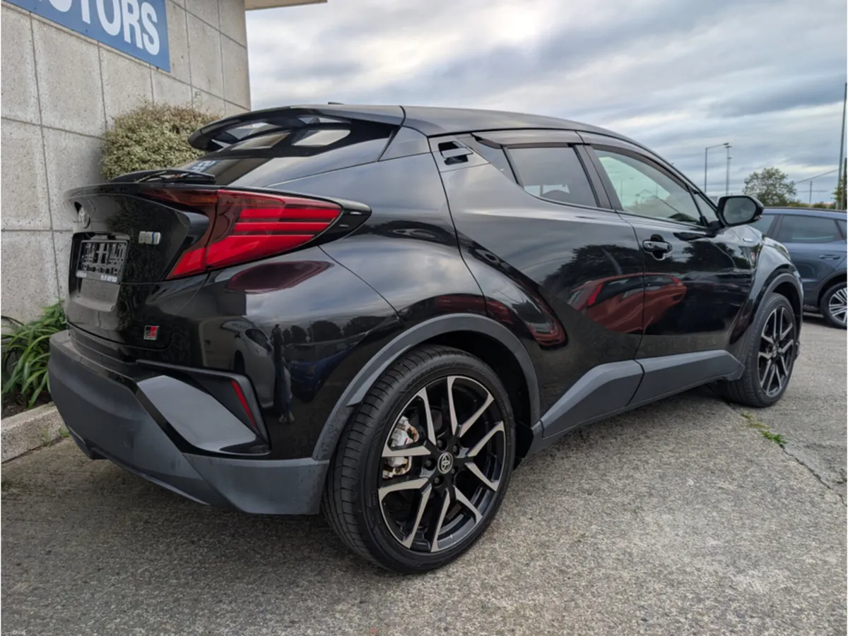 Toyota C-HR GR SPORT AUTOMATIC HYBRID 1.8 PETROL / - Image 6