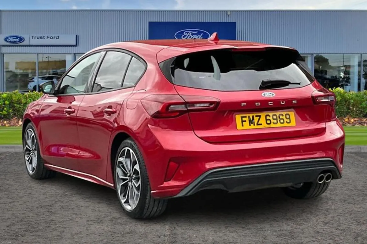Ford Focus 1.0 EcoBoost Hybrid mHEV ST-Line X 5dr - Image 2