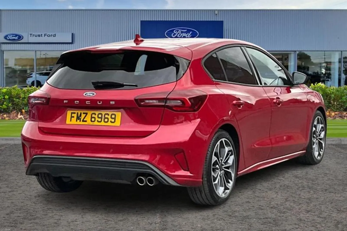 Ford Focus 1.0 EcoBoost Hybrid mHEV ST-Line X 5dr - Image 4