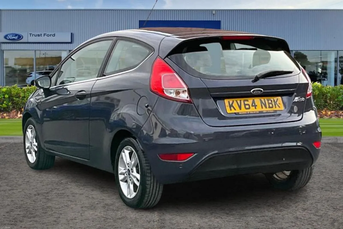 Ford Fiesta 1.25 82 Zetec 3dr - Image 2