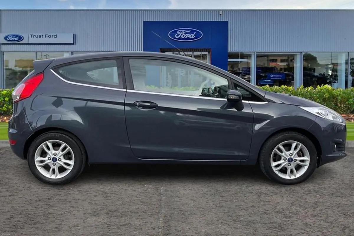 Ford Fiesta 1.25 82 Zetec 3dr - Image 3