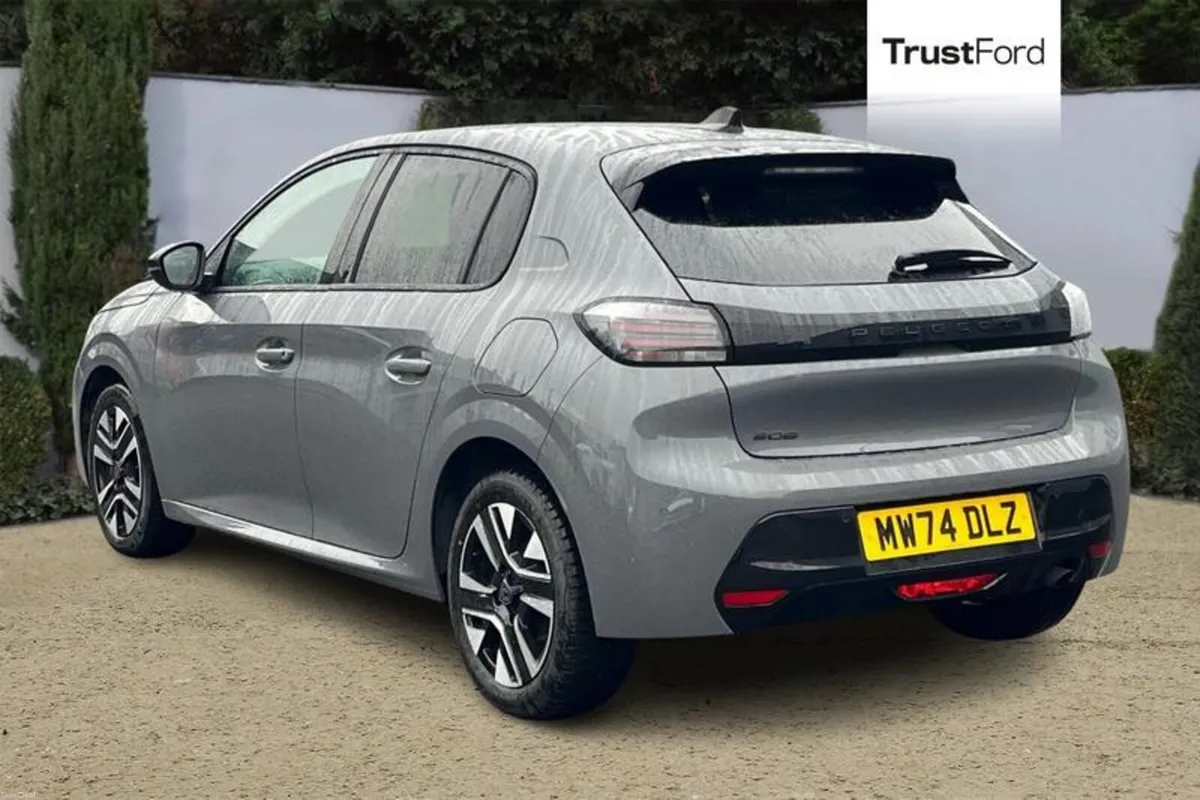 Peugeot 208 1.2 PureTech 100 Allure 5dr - Image 2