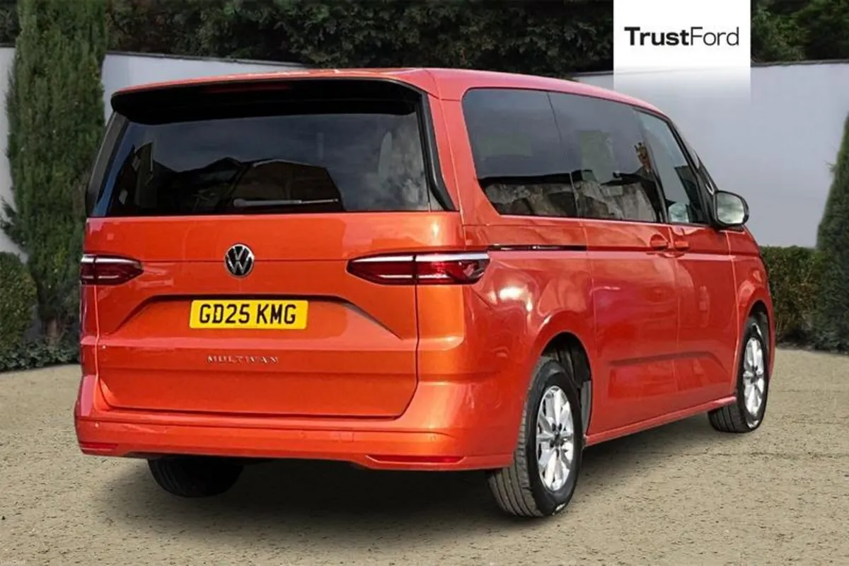 Volkswagen Multivan 2.0 TDI Life 5dr LWB DSG - Image 4