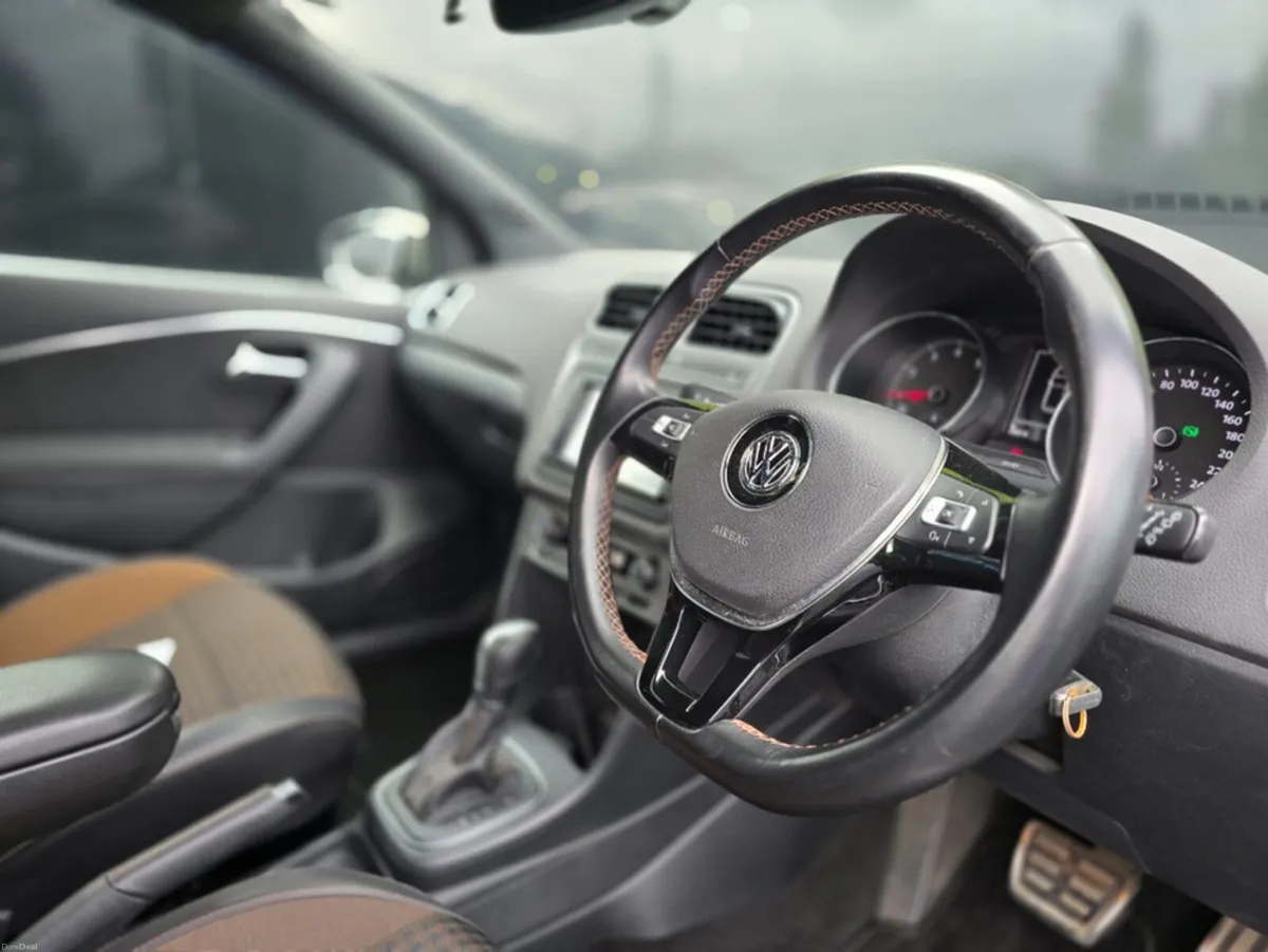 Volkswagen Polo ORIGINAL 1.2 TSI AUTO - Image 2