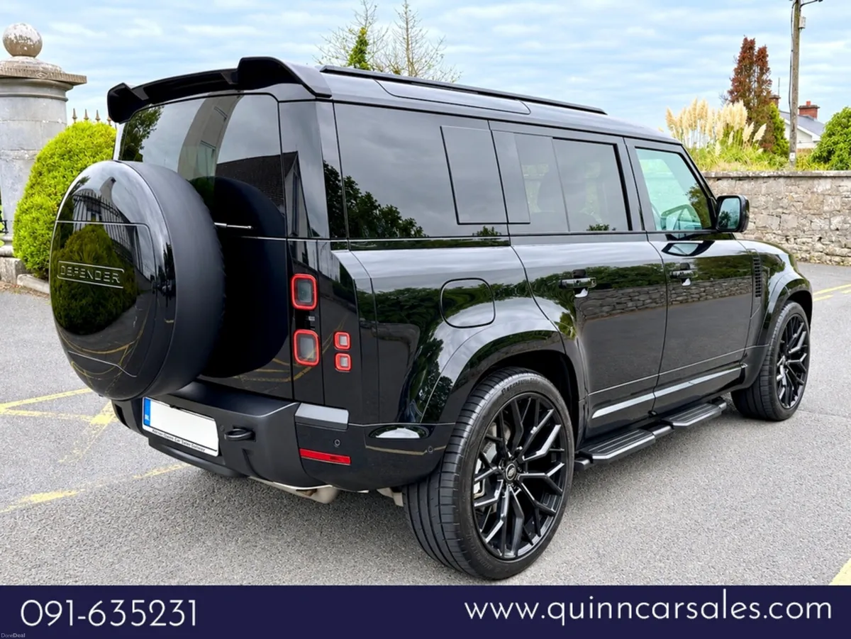 Land Rover Defender P300e X-DYNAMIC SE PHEV AUTO== - Image 3