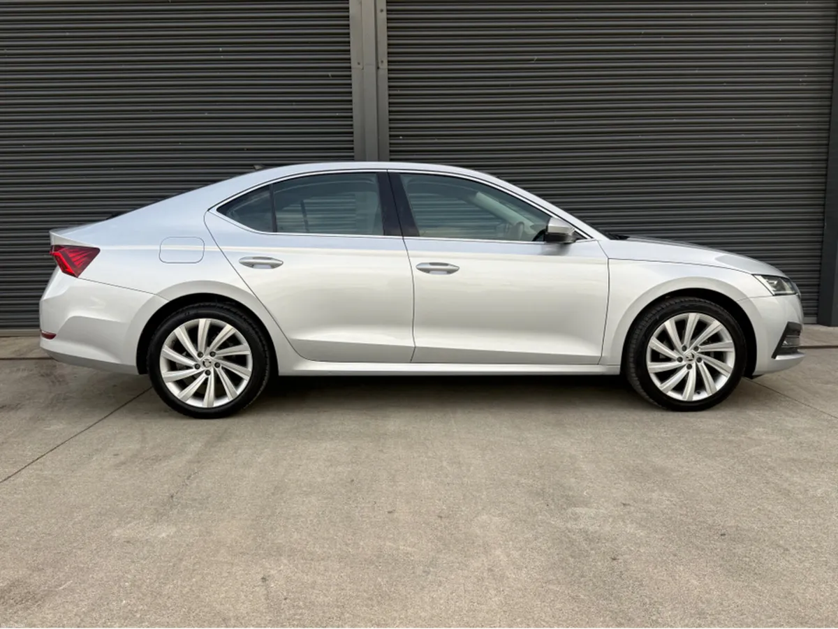 Skoda Octavia STYLE 2.0 TDI 115HP 5DR  * Reverse C - Image 3