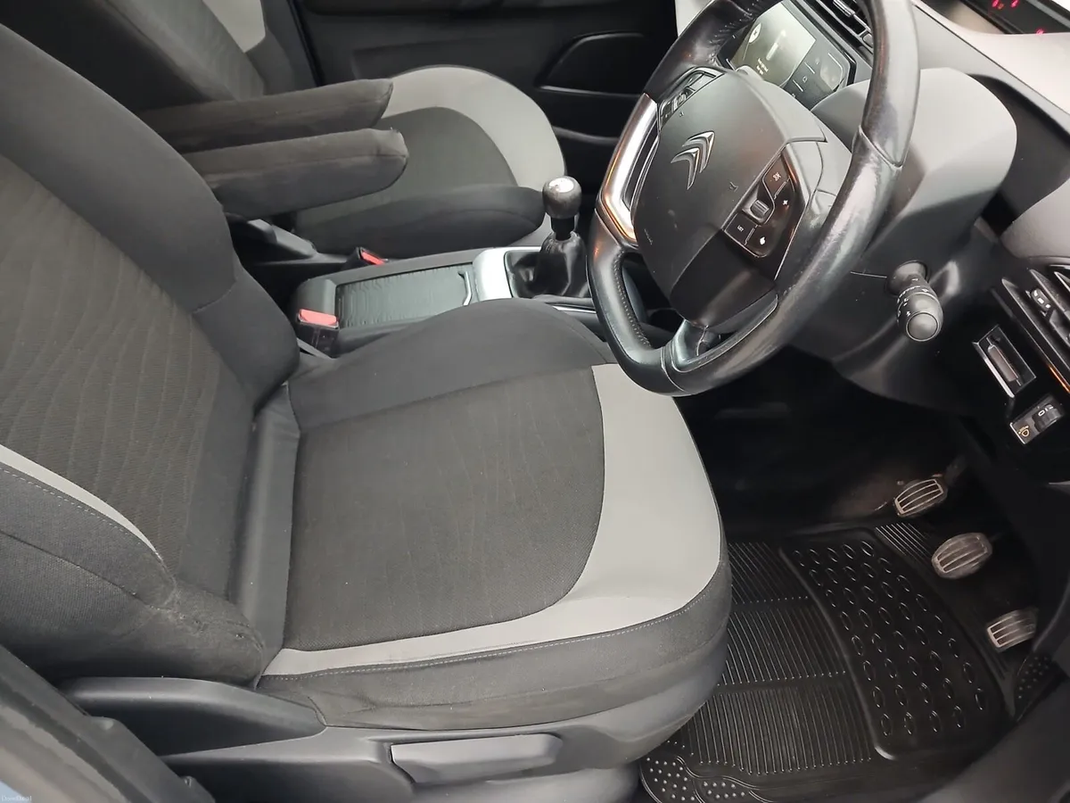 Car - Image 5