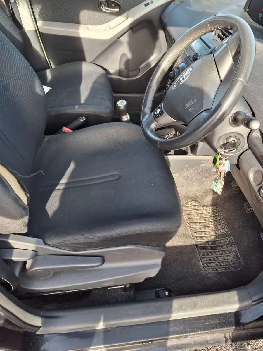 Toyota Yaris 2010 - Image 5